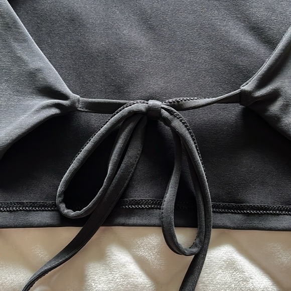 Lululemon Black Short Sleeve with Cutout Back - Picture 3 of 4